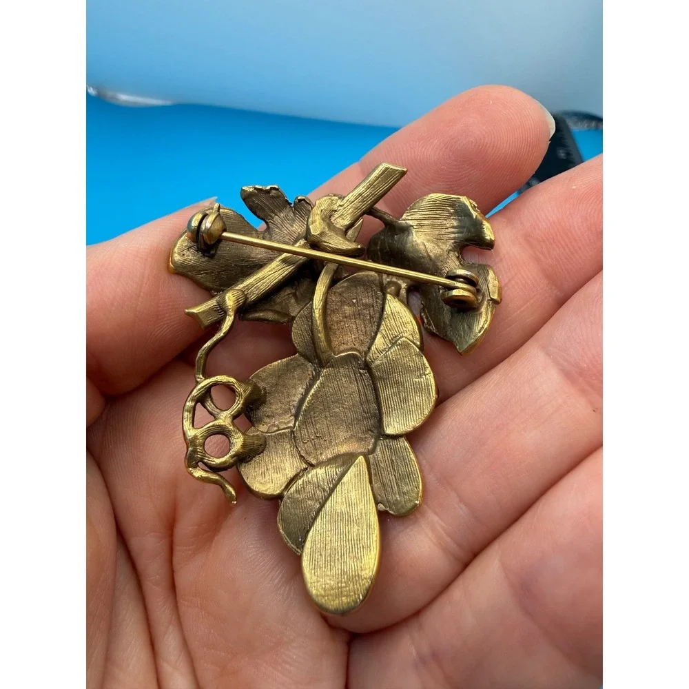 Vintage Brass Grape Cluster Brooch Red Gray Seed Bead Botanical Vine Pin 2‎ Inch